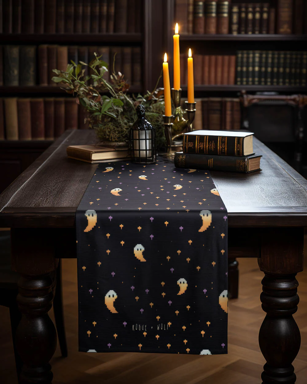 Stargazinā Spectres Table Runner